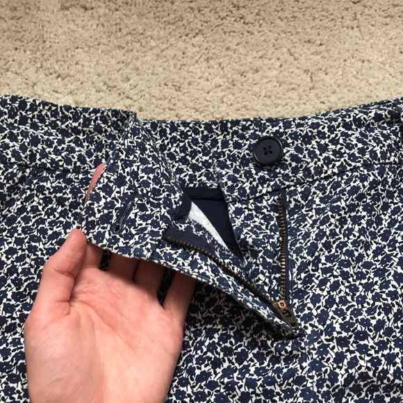 Loft Blue Floral Shorts - Picture 3 of 5